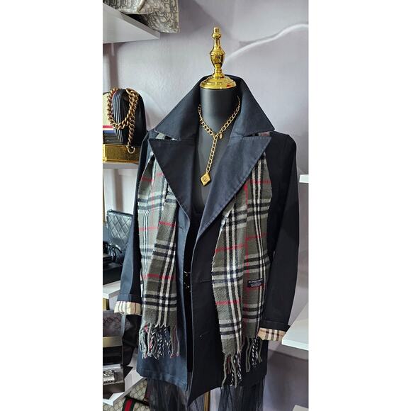 BURBERRYs of London 100% Lambswool Gray Scarf Shawl Nova Check Vintage (2) - Picture 1 of 8